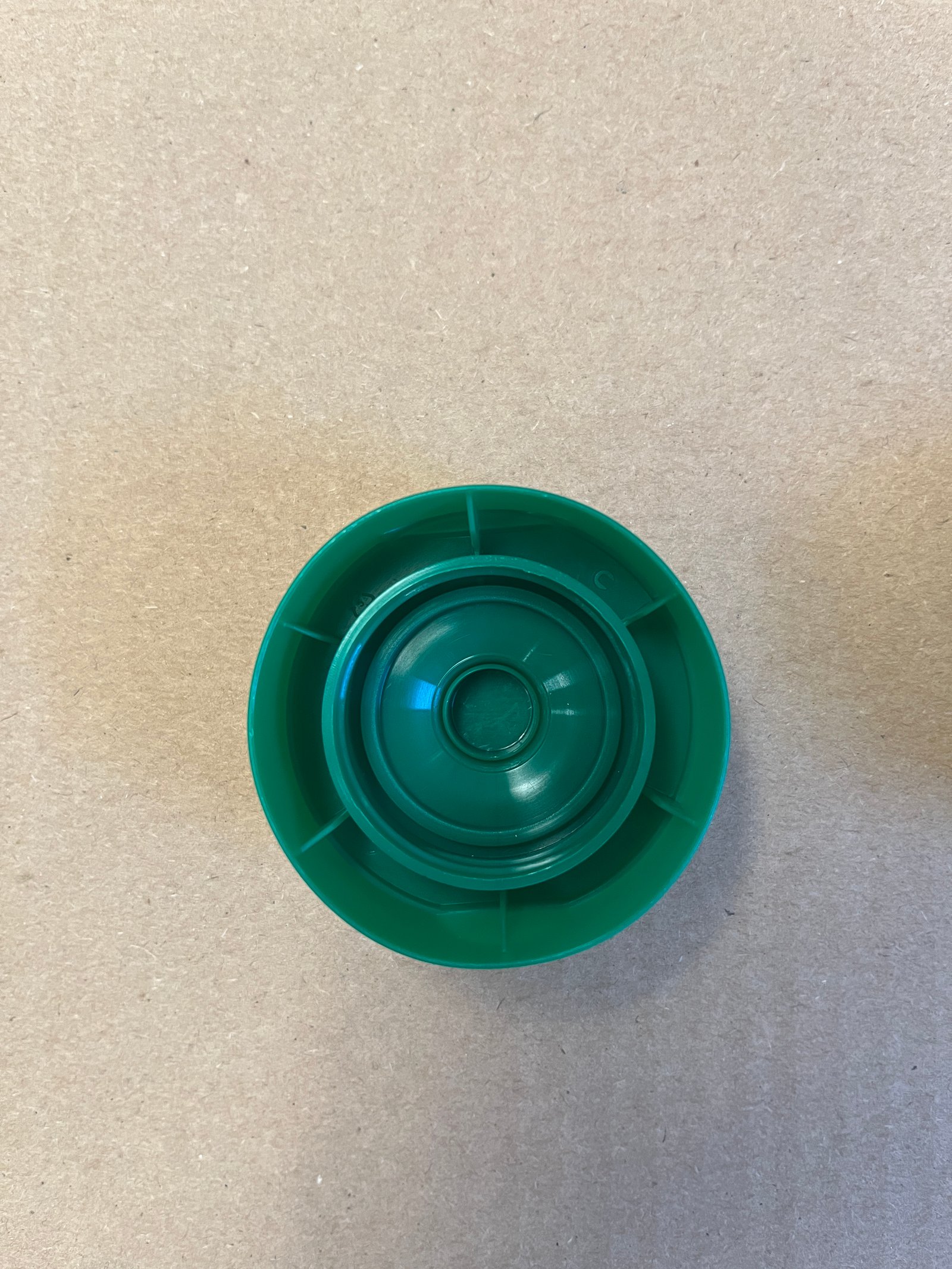 Tappo verde chiuso visto dal basso
